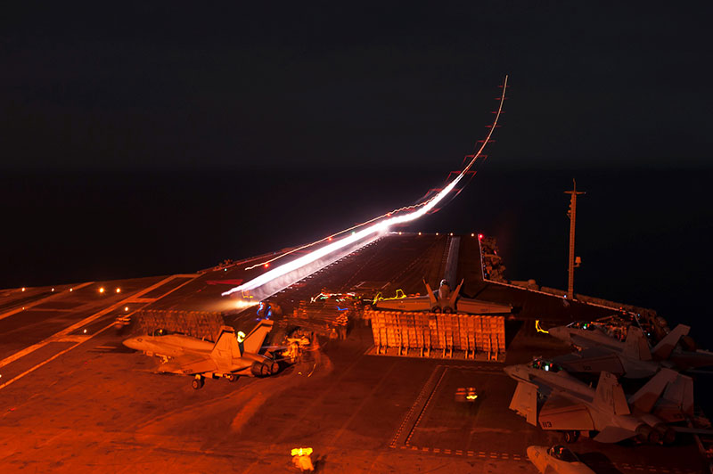 Uy lực siêu tàu sân bay Mỹ sắp đến Việt Nam